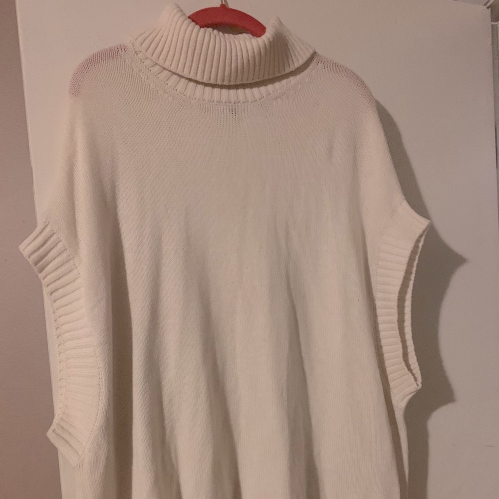 NWT BCBG HI-lo sweater